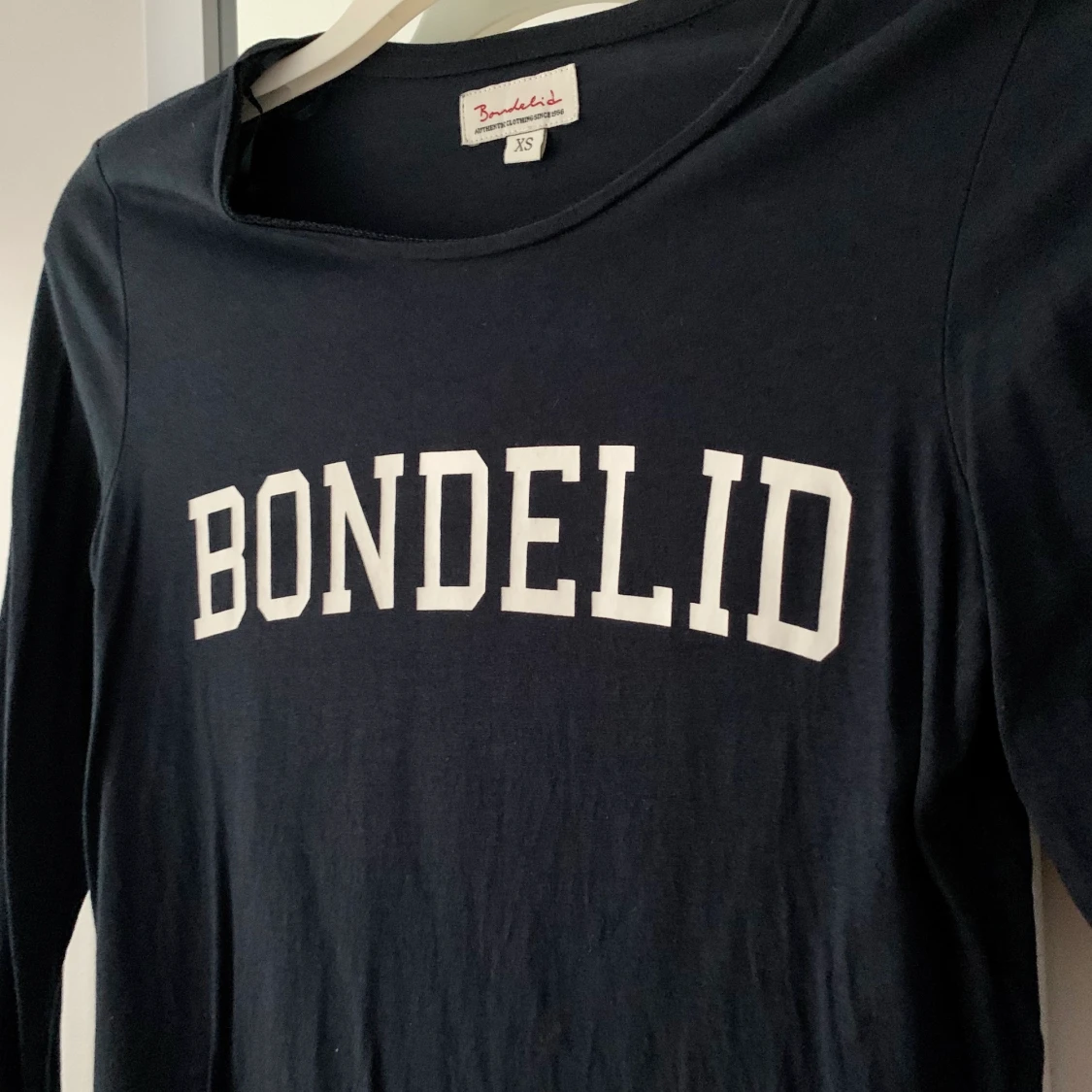 Mörkblå långärmad T-shirt från Bondelid 