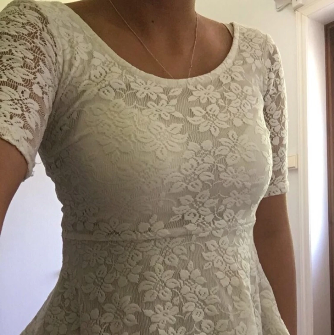 Vit spets topp från Gina Tricot - 91