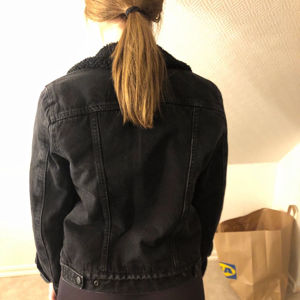 Sparsamt använd, jeansjacka med foder inuti. Jackor.