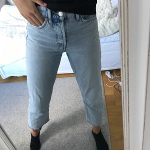 Zara jeans - Zara jeans i rak modell. Storlek 36. Använda ett fåtal gånger därav i nytt skick. Säljer pga för lite användning.