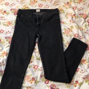 Svart jeans  - Svart jeans från lee 