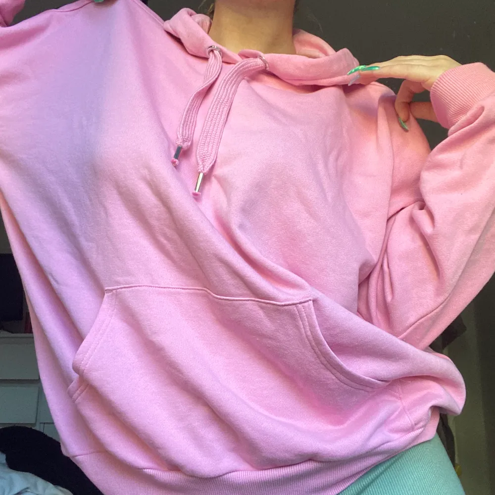 En oversize rosa hoodie super bekväm ❣️. Tröjor & Koftor.