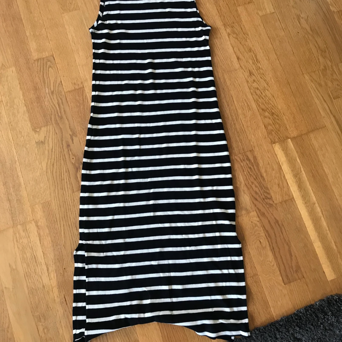 Randig barnklänning