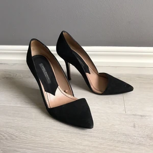 SÖKER!! Zara eller Nelly pumps - SÖKER!! Dessa från Zara eller Nelly pumps i storlek 40 