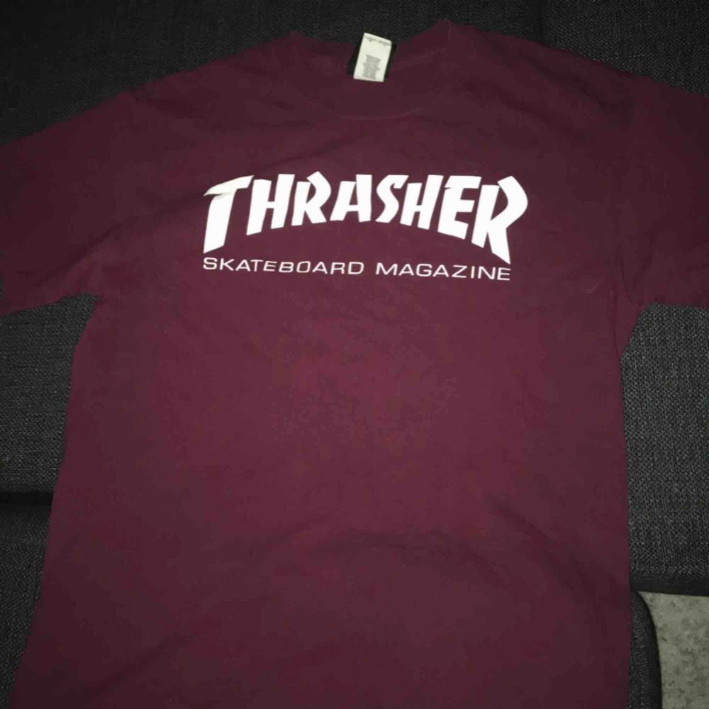 En jätte fin Trasher tshirt som tyvärr inte kommer till användning :( Den är i helt ok skick! Kan mötas upp och frakta!:). T-shirts.