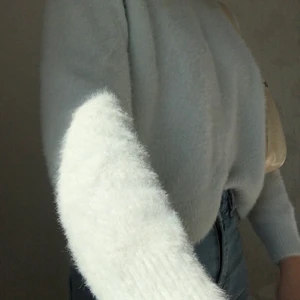 Fluffig tröja - Säljer denna super gosiga fluff-tröjan från H&M! Ny pris 199kr Mitt pris 50kr+frakt💕