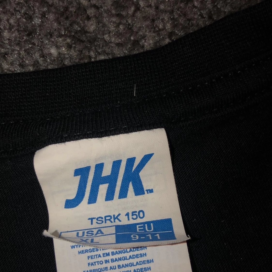 Vans tröja väldigt fin men inte min direkt stil med svart längre skulle passa någon annan🥰 - 90