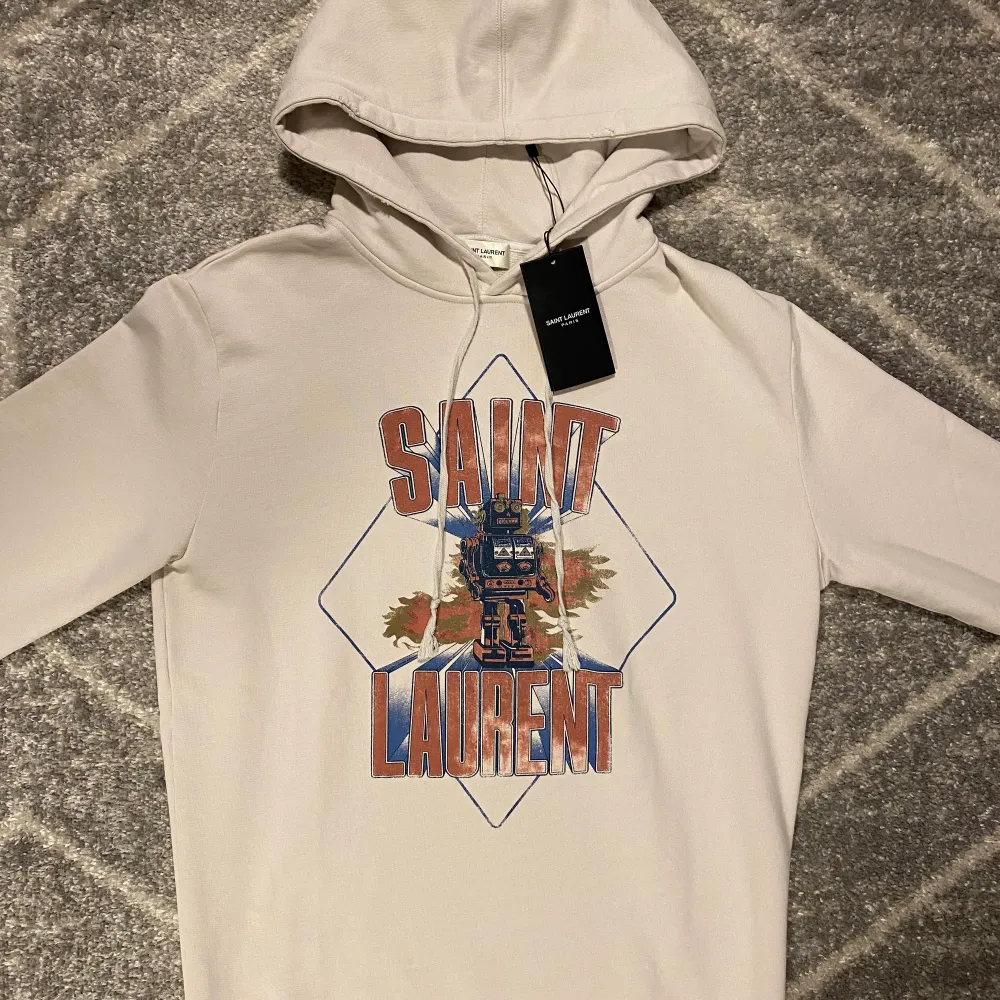 Saint Laurent Robot Hoodie  Cond: 10/10 helt ny med tags. Köpt från haiendo men aldrig kommit till användning. Hoodies.