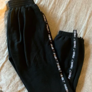 Gymshark byxor  - FÖRST TILL KVARN🤩                                   Superskön mjukisbralla från gymshark i storlek S men passar xs-m🖤 250kr ink frakt 