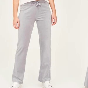 Cecilia trousers  - Säljer  dessa byxor då dem blivit för små.( de är i storlek S ) Knappt använda så i jättefint skick! 