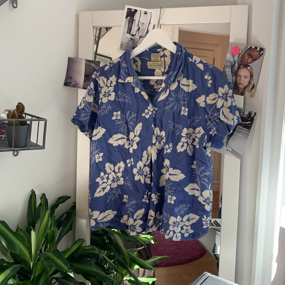 Blommig skjorta 