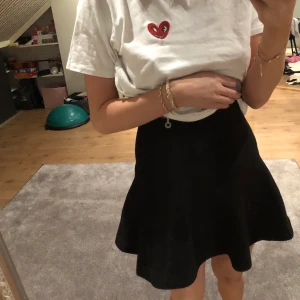 Kjol - En mjuk tjock kjol. Super skön å snygg!!