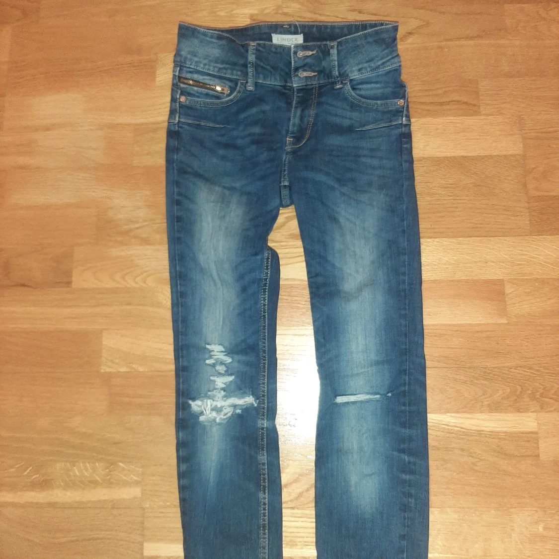 Jeans i storlek 34 