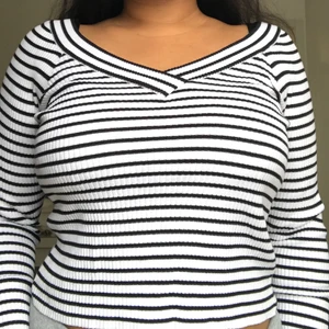 Randig tröja M/L - Knappt använd, passar både M/L! 