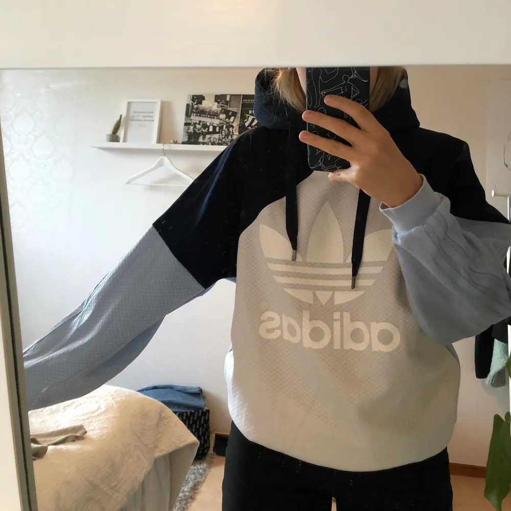 Adidas hoodie i storlek 34/36💜 bra skick!. Hoodies.