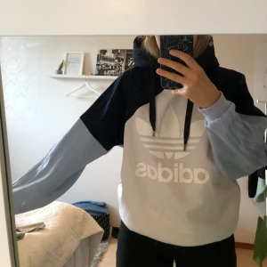 Adidas hoodie - Adidas hoodie i storlek 34/36💜 bra skick!