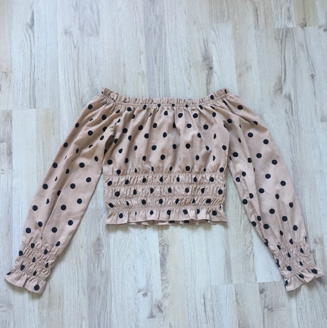 Off shoulder tröja storlek XS