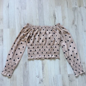 Off shoulder tröja storlek XS - En gullig off shoulder tröja som är använd någon gång