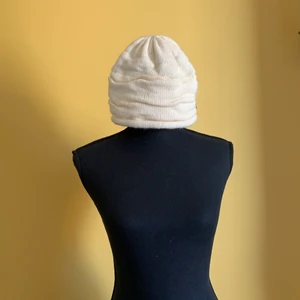 Mössa - Krämvit mötta 