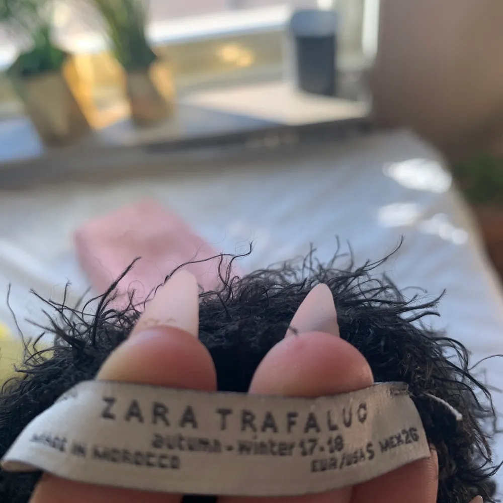 Storlek s, ganska sĂ„ croppad men super söt, bara anvĂ€nt den tvĂ„ gĂ„ngerđ. YlĂ€osat.