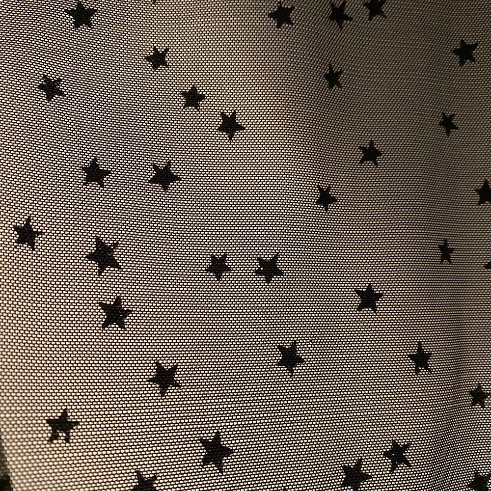 Så sjukt cool meshtröja med små stjärnor på. Knappt änvänd och är som ny! Köpare står för frakten💖. T-shirts.