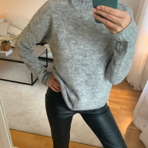 Stickad tröja - Finstickad grå tröja! Inköpt på zalando