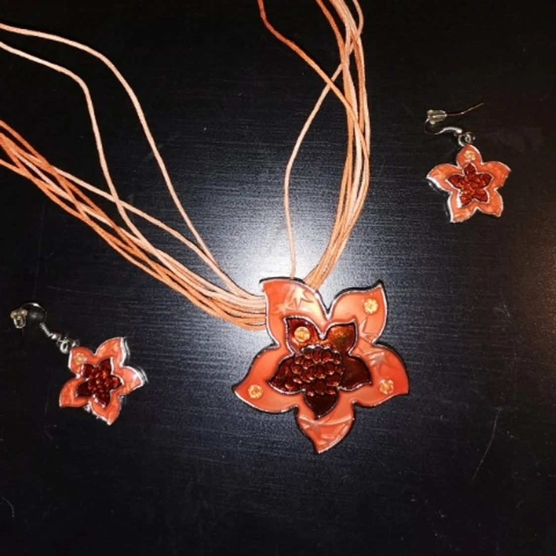 Orangea örhängen med halsband - 90