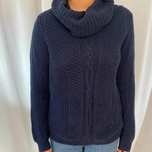 Stickad tröja esprit  - Använd men väldigt skön. 