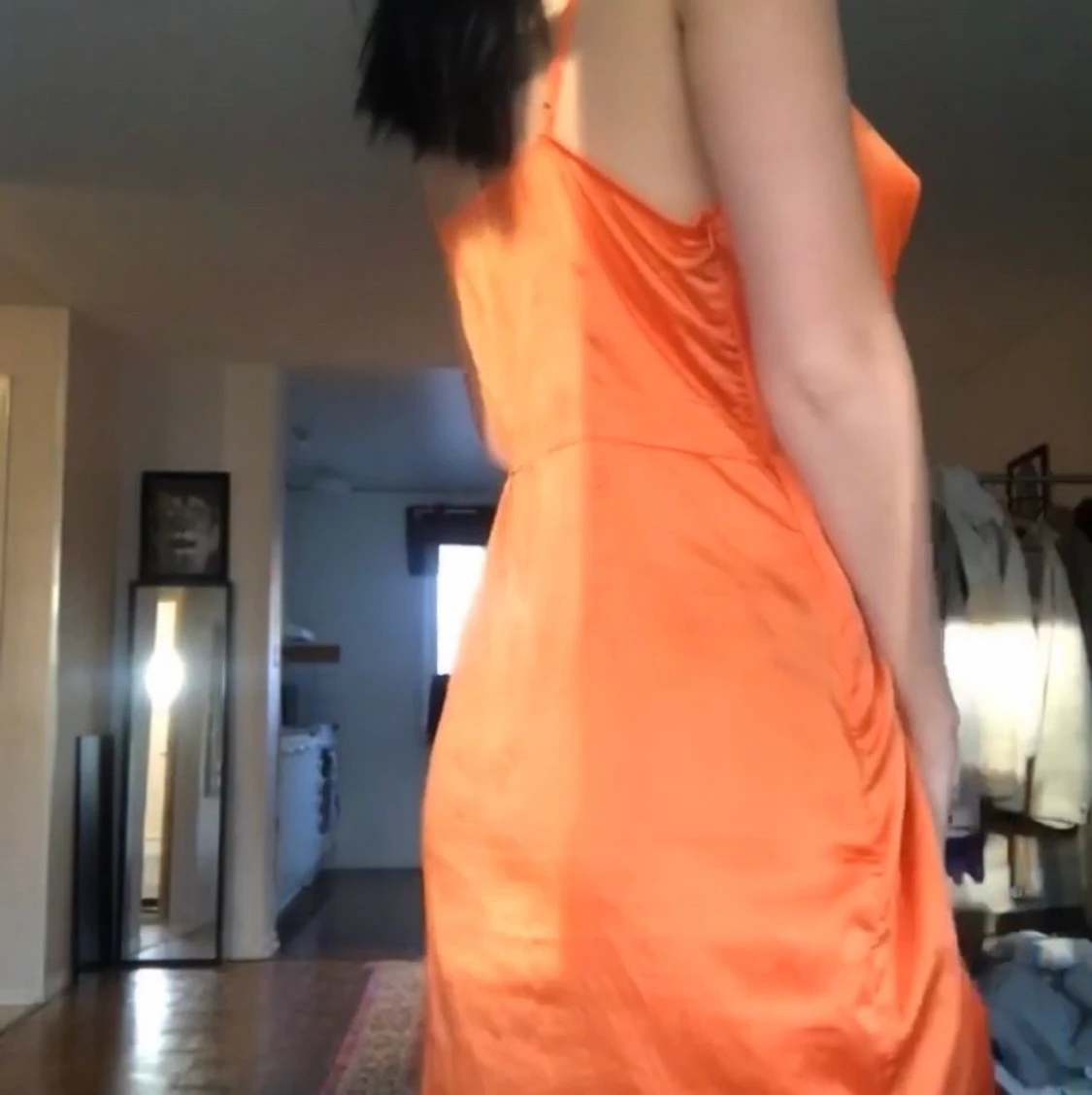 Orange satinklänning - 90