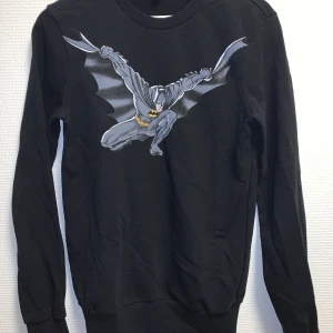 Batman Sweatshirt - Bekväm svart sweatshirt med Batman Tryck. Mycket bra skick