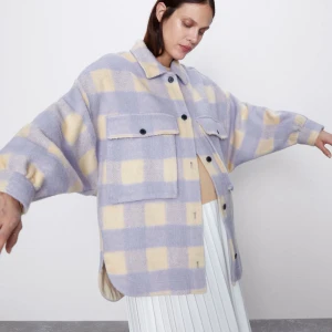 SÖKES! Zara skjortjacka lila - Söker denna lila skjortjacka från Zara. Nån som säljer?