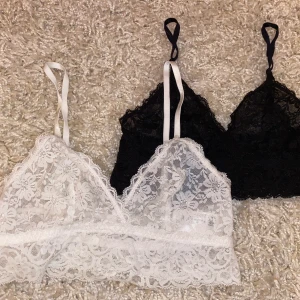 Underkläder  - Två spets toppar svart & vit, strl: XS en aningen genomskinliga men väldigt fina🤍🖤 