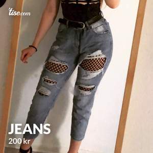 An amazing pair jeans with fishnet on the inner layer. Worn only for pictures