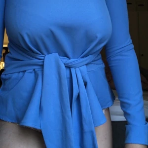 Blus - Säljer denna blus då den lär lite för lite över brösten på mig