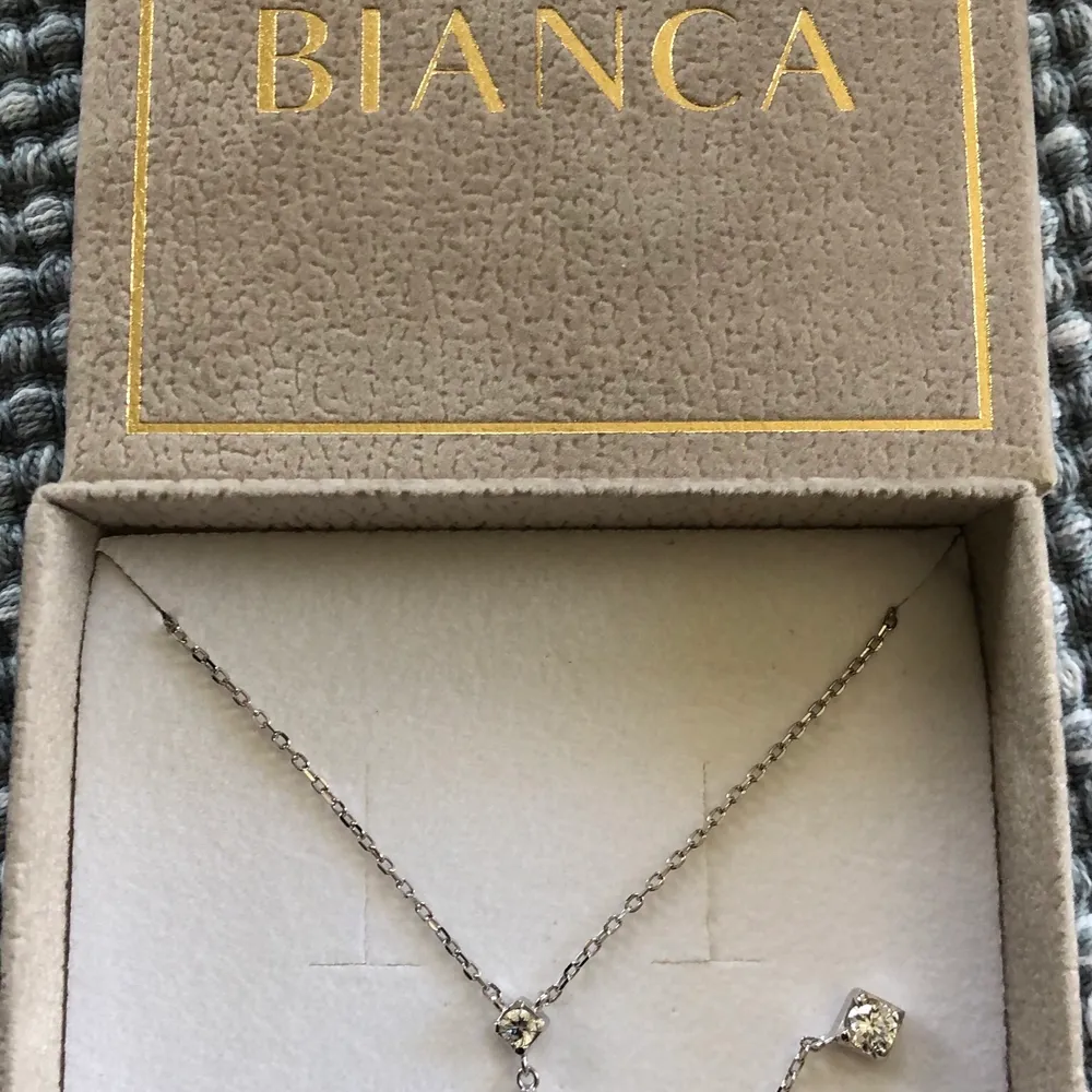 Helt nytt och oanvänt halsband från Guldfynd By Bianca kollektionen från guldfynd.. Accessoarer.