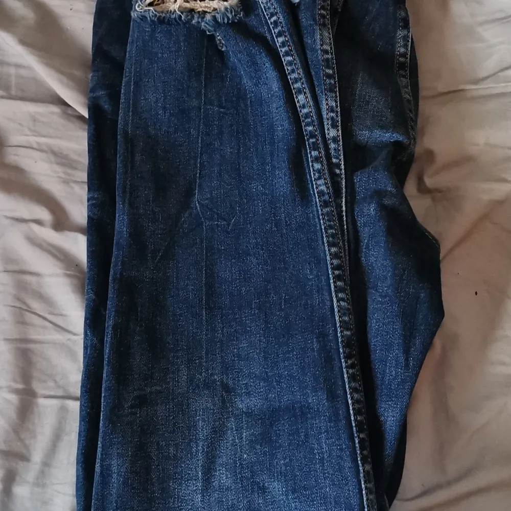 Aldrig använda köpt från Nakd stlr 40 sitter sen en 38 det är midje jeans. Jeans & Byxor.