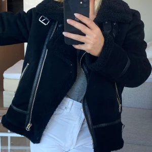 Vinterjacka - Gosigaste vinterjackan från zara! Köparen står för frakten✨✨