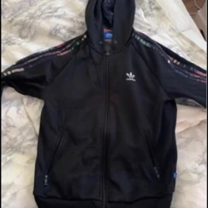 Adidas Hoodie  - Gott skick 