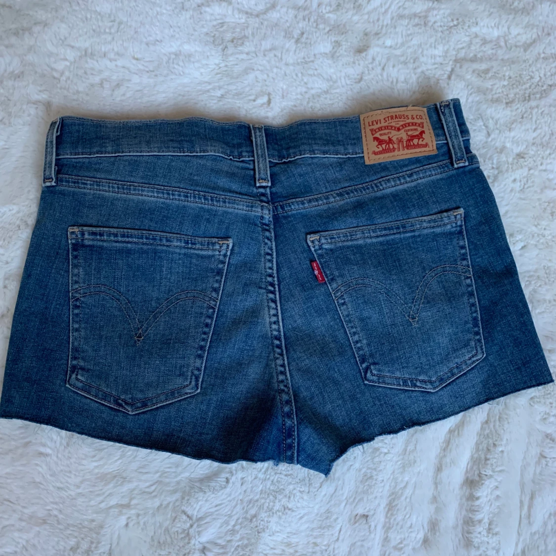 Levis shorts, oanvända  - 90