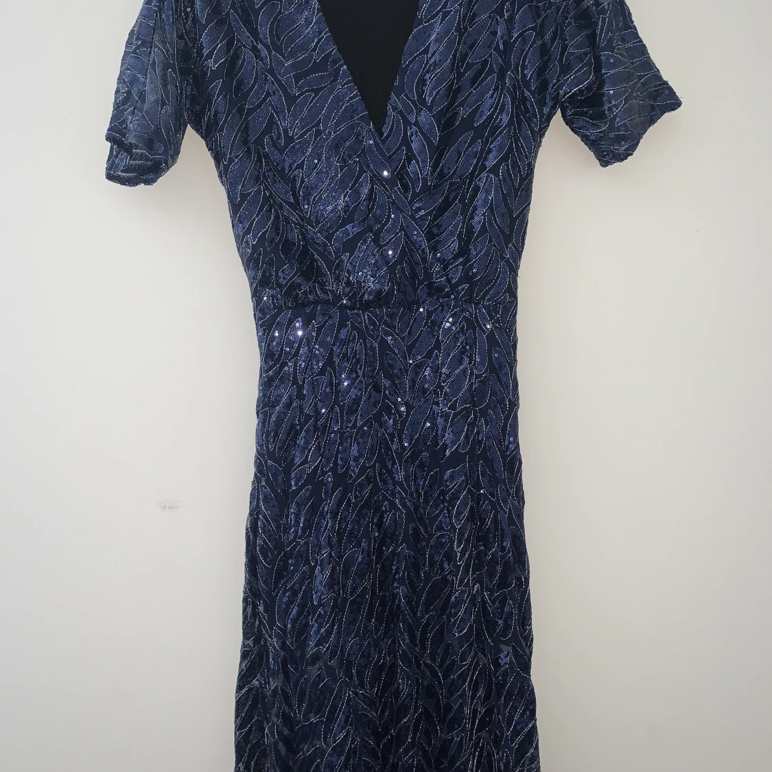 Vacker aftonklänning i paljetter