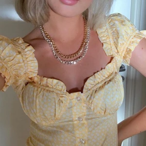 (Lånad Bild) NAKD kedjor - Säljer dessa två svincoola halsbands kedjor ifrån NAKD då det inte riktigt är min stil!! 80kr för båda + frakt