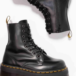 Dr martens jadon - Intressekoll på mina helt nya jadons i storlek 38. Använda en gång.😇 Slutsålda överallt i st38 högsta bud:2180kr