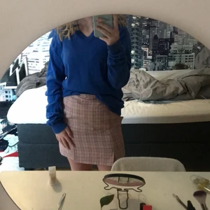 Blå stickad tröja - En blå stickad tröja från Cubus (köpt på secondhand för 60kr) i storlek S/M, inga hål/fläckar mm. Köparen står för frakten