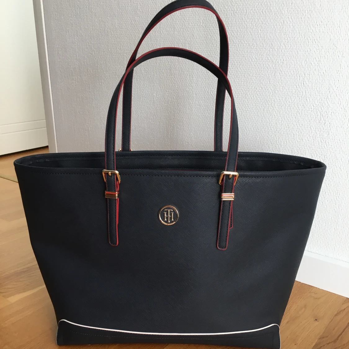 Tommy Hilfiger väska