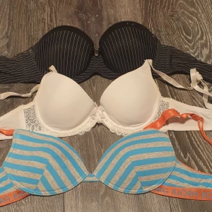 BH's - Kom med förslag på pris minst 60kr/st   Köpare srår för frakt eller upphämtning. Svart randig: från twilfit i stl 65 B   Björn Borg: stl. 70 B  Vit: Emilia stl. 70 B