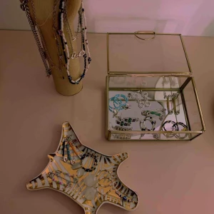  - Säljer handgjorda smycken! Följ på Instagram @hot_as_chilii