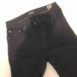  - Utsvängda crocker jeans! Använda ett fåtal gånger så i fint skick.