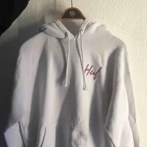 HUF hoodie, shippas från Danmark till Sverige för 59 kr 🙏
