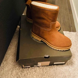  - Ljus bruna kängor ifrån Timberland storlek 36. Oanvända & kartong medföljer. 