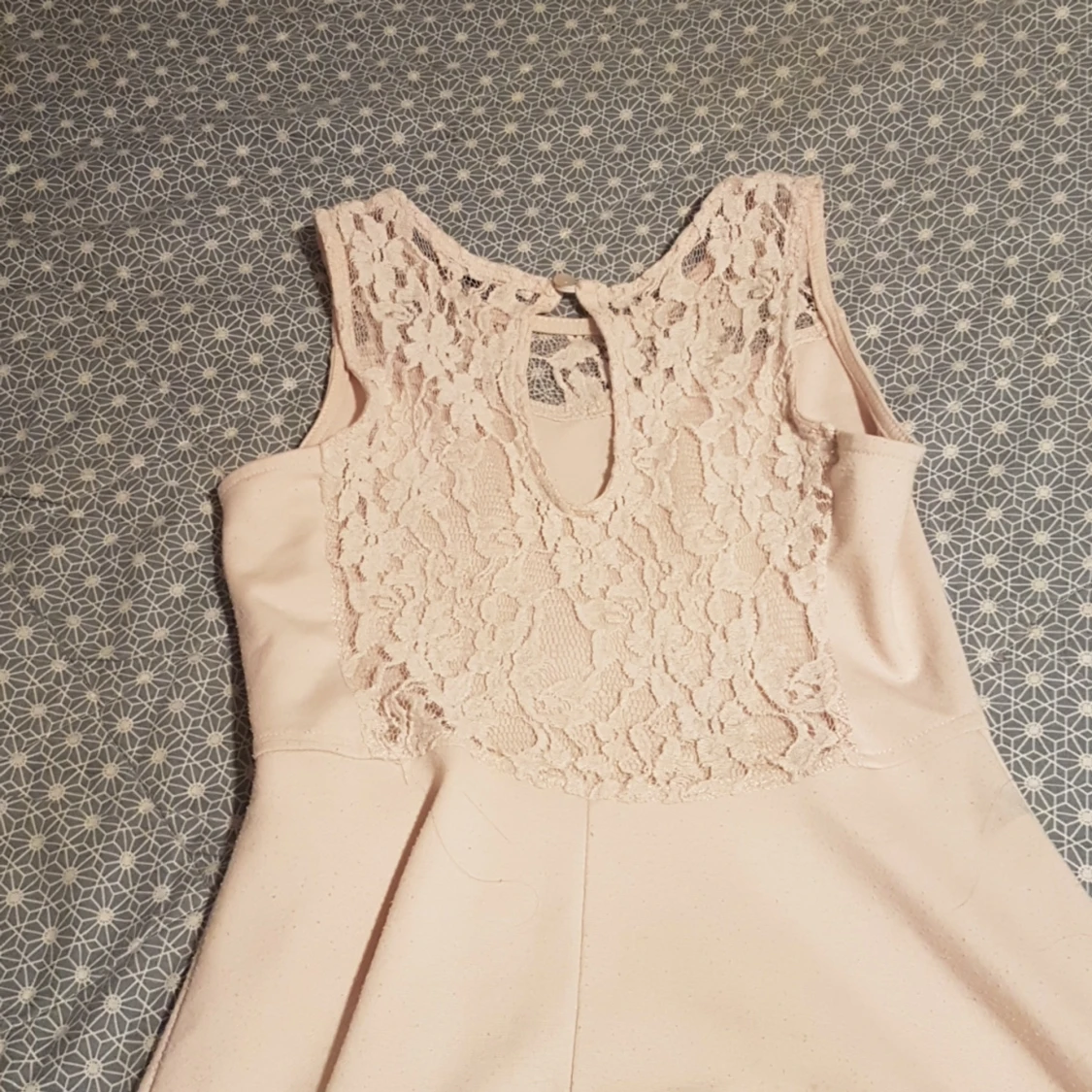 En kort rosa klänning - 91